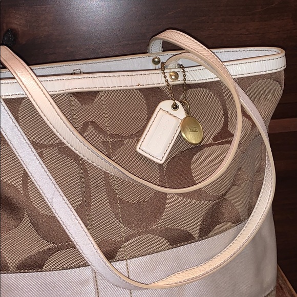Coach Bag - Picture 3 of 4